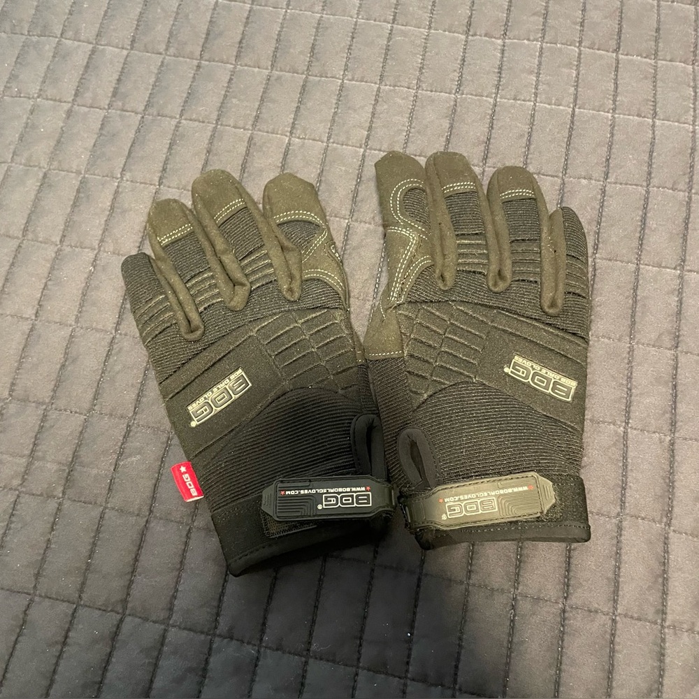 BDG Bob Dale Gloves in black. EUC. Almost new!